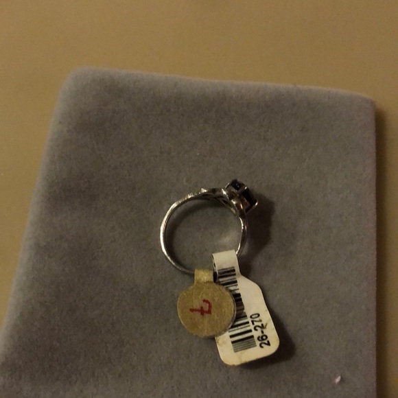 GEMSTONE RING US 7 🎥 - Picture 5 of 9